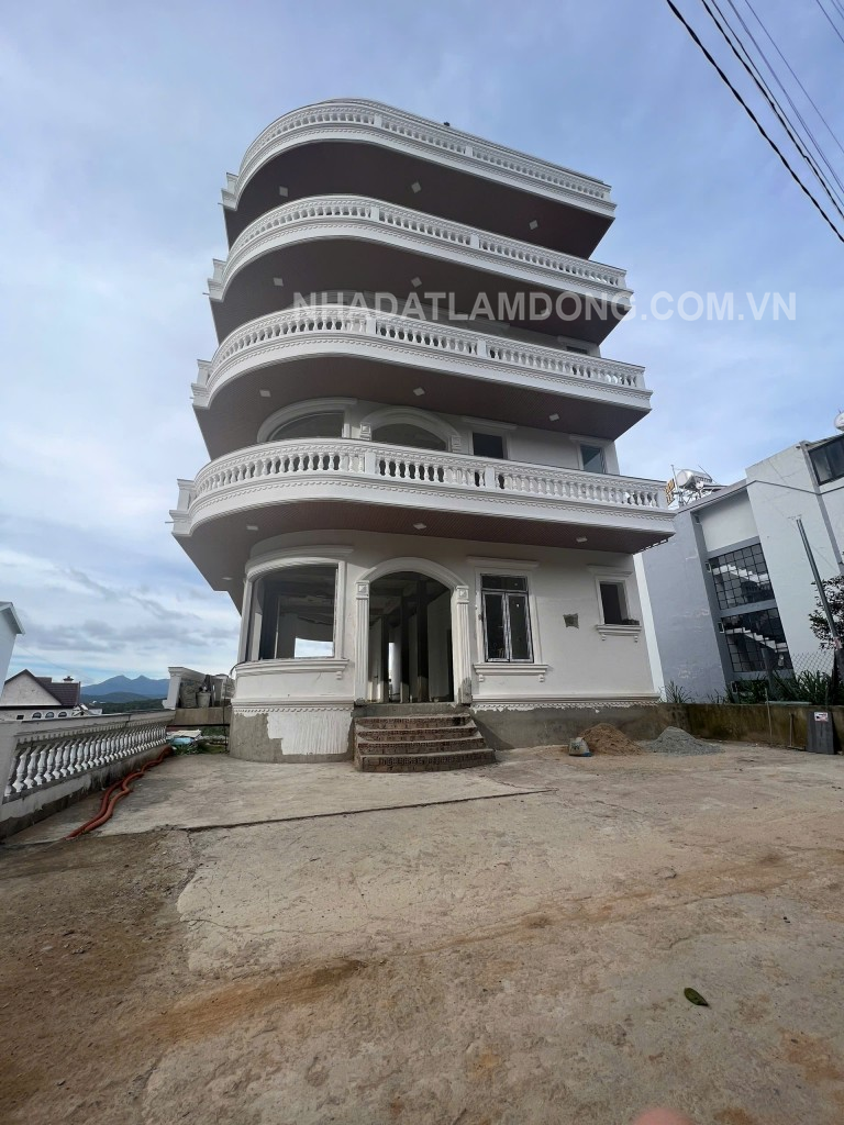 Bán khách sạn Nam Hồ, view thoáng 3 mặt, phường 11, TP Đà Lạt