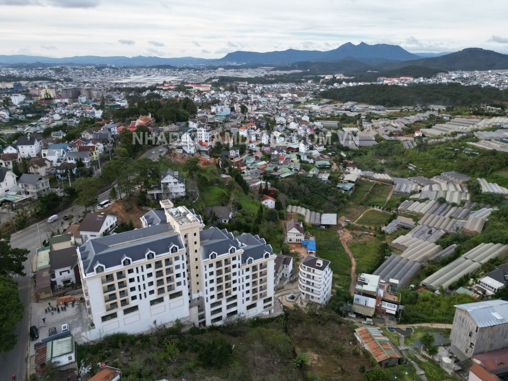 Bán khách sạn Nam Hồ, view thoáng 3 mặt, phường 11, TP Đà Lạt