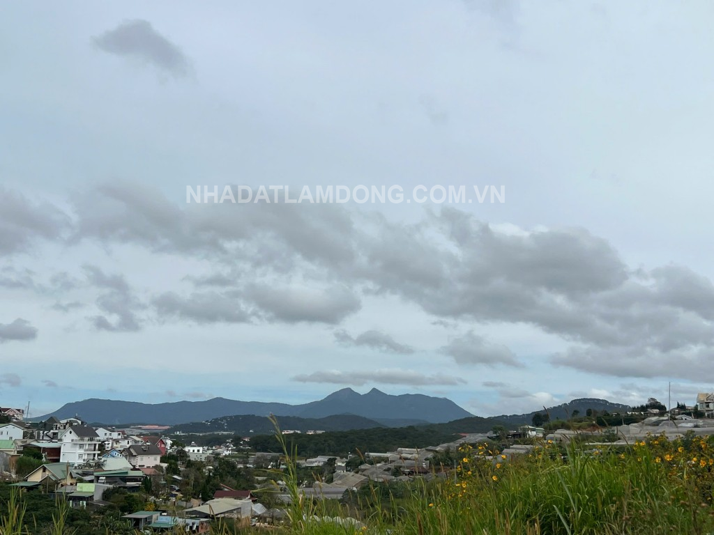 Bán khách sạn Nam Hồ, view thoáng 3 mặt, phường 11, TP Đà Lạt