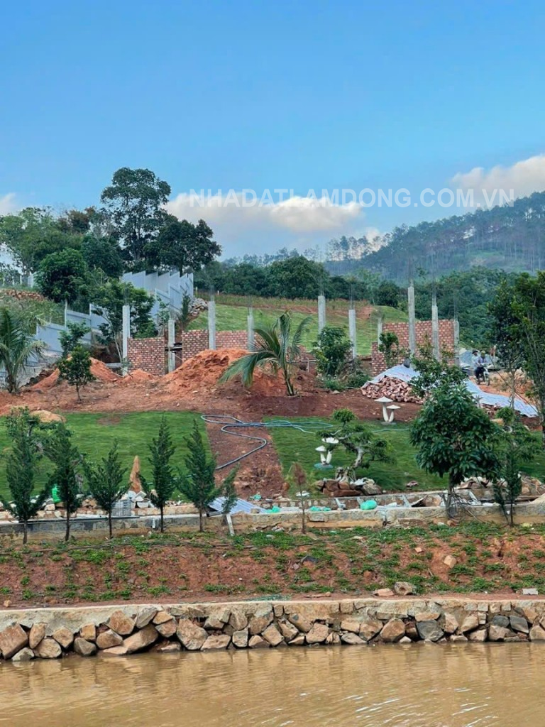 BÁN LÔ ĐẤT LỚN 2 MẶT TIỀN XÃ MÊ LINH- NAM BAN