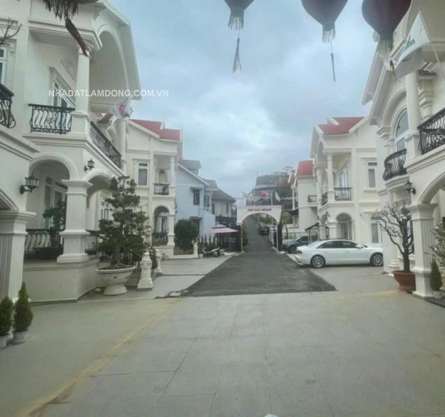 Bán Biệt Thự tại khu biệt thự sang trọng HÙNG VƯƠNG, P9, Tp Đà Lạt, ra Hồ Xuân Hương chỉ 5 phút