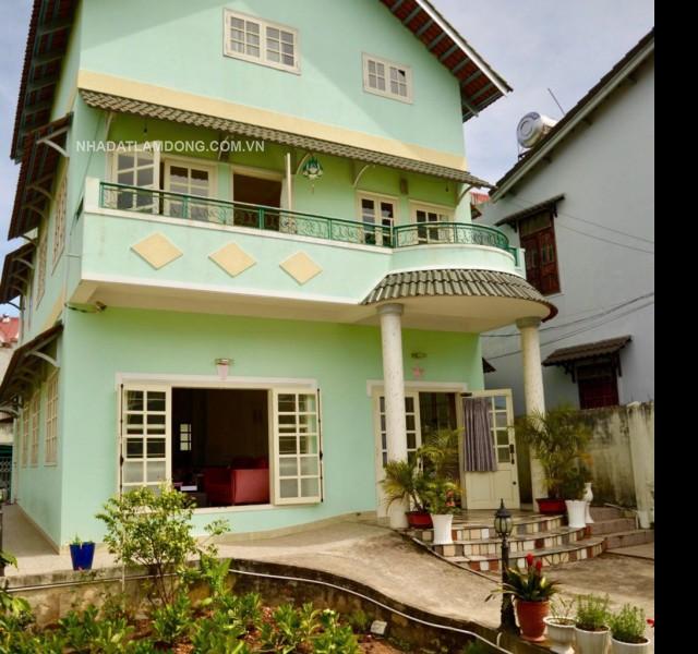 Villa sân vườn hẻm ô tô Hùng Vương thông ra Phạm Hồng Thái P. 10, Đà Lạt